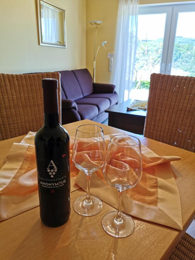 Weingut Amlinger&Sohn Apartment Neef Bagian luar foto