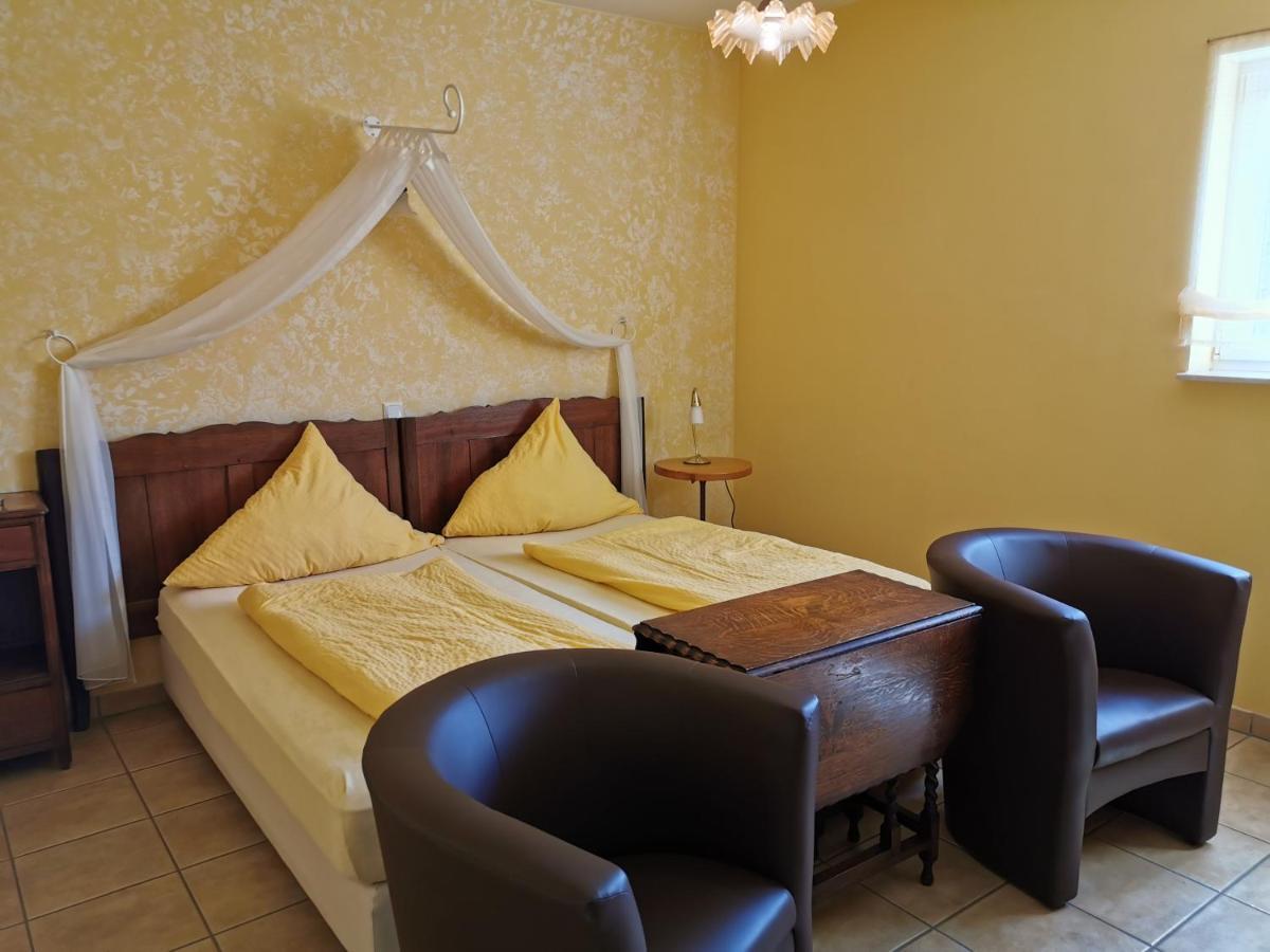 Weingut Amlinger&Sohn Apartment Neef Bagian luar foto