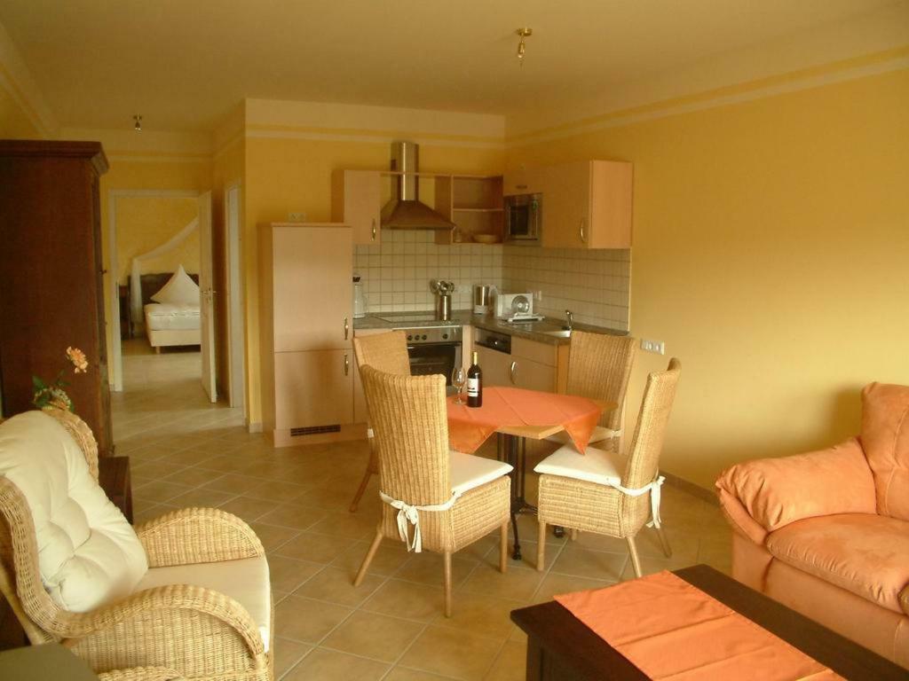 Weingut Amlinger&Sohn Apartment Neef Bagian luar foto